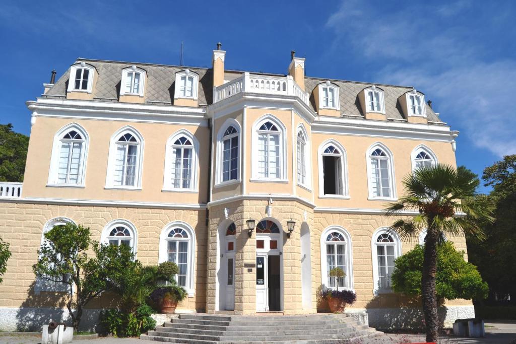 Atlantis Apartment